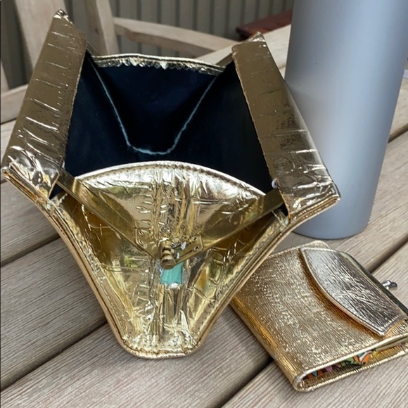 Vintage Metallic Gold Croc Embossed Bag w/wallet - Picture 13 of 14